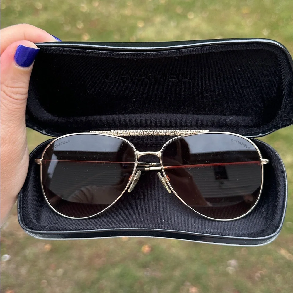 Chanel Gold Tone/ Brown Gradient 4231 Aviator Sunglasses - Picture 1 of 16